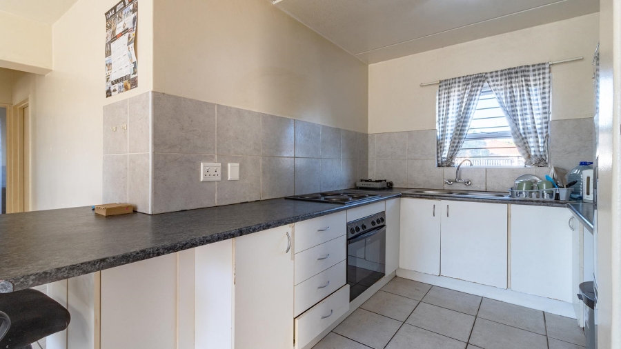 2 Bedroom Property for Sale in Goodwood Central Western Cape